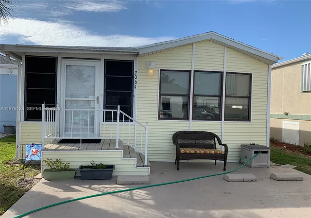 3rd image of 2064 Nettles Blvd, Jensen Beach, FL 34957 | MLS# A11978128