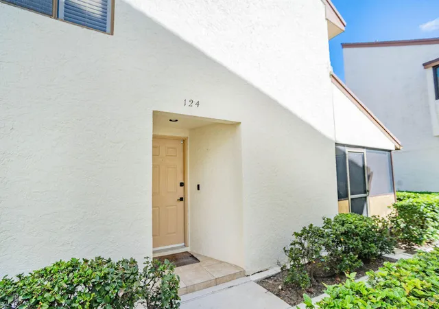2nd image of 950 S Kanner Hwy #124, Stuart, FL 34994 | MLS# R11169792