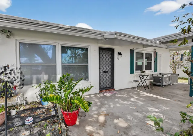 3rd image of 121 Nw 28Th Ct, Pompano Beach, FL 33064 | MLS# R11169802