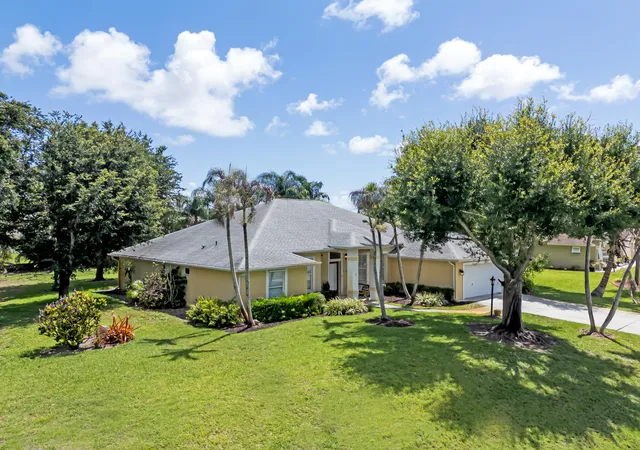 2nd image of 2017 Se Allamanda Dr, Port St Lucie, FL 34952 | MLS# R11169841