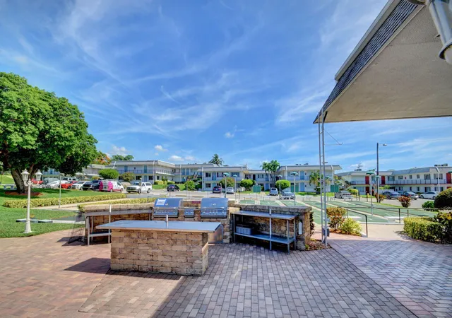 Homes for sale in Lake Worth Beach, FL | 2920 Cynthia Ln #107, Lake Worth Beach, FL 33461 | MLS# R11169890