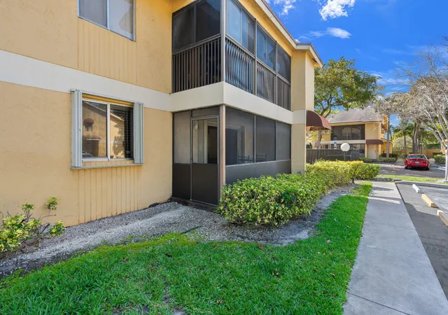 Photo 4 of Condo for sale at 3053 N Oakland Forest Dr #102, Oakland Park, FL 33309 | MLS# F10556794 | Listing updated on 2026-10-10