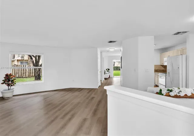 5th image of 2237 Nw 171St Ter, Pembroke Pines, FL 33028 | MLS# A11963130