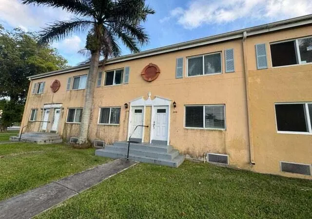 Photo 3 of Townhouse for sale at 206 Nw 84th Street #206, Miami, FL 33150 | MLS# R11170031 | Listing updated on 2026-09-26
