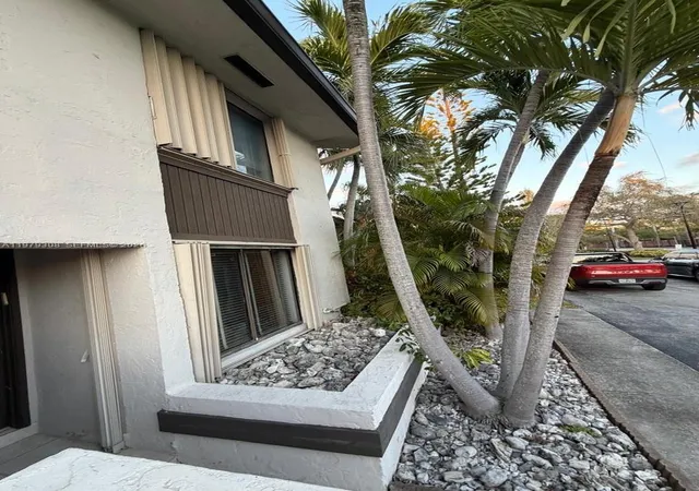 2nd image of 2661 Ne 164th St #40, North Miami Beach, FL 33160 | MLS# A11979308