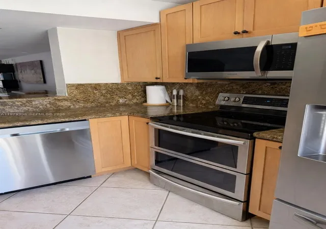 4th image of 2661 Ne 164Th St #40, North Miami Beach, FL 33160 | MLS# A11979308
