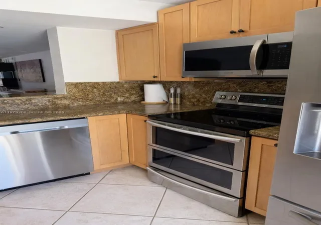 5th image of 2661 Ne 164Th St #40, North Miami Beach, FL 33160 | MLS# A11979308