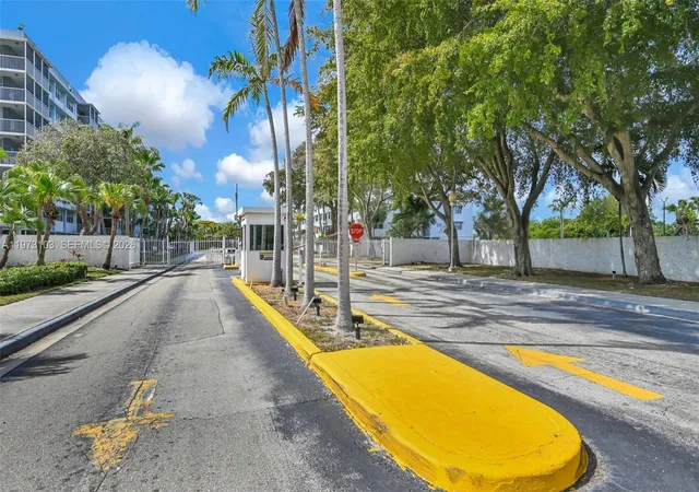 3rd image of Ellington, Miami, FL 33169