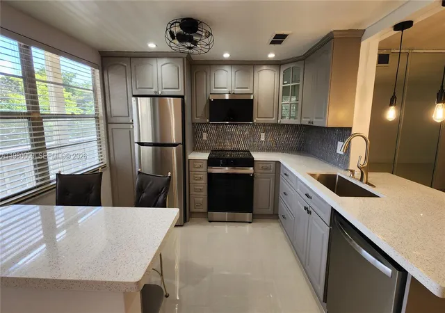 2nd image of 2403 Antigua Cir #L2, Coconut Creek, FL 33066 | MLS# A11980009