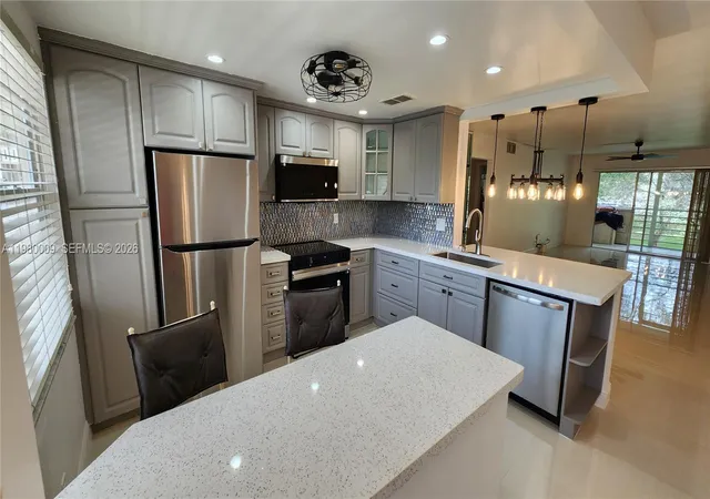 3rd image of 2403 Antigua Cir #L2, Coconut Creek, FL 33066 | MLS# A11980009