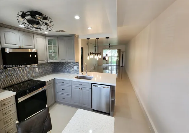 4th image of 2403 Antigua Cir #L2, Coconut Creek, FL 33066 | MLS# A11980009