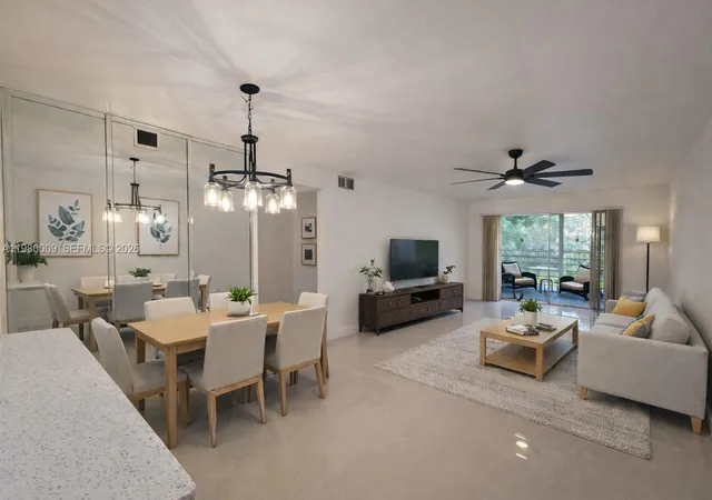 5th image of 2403 Antigua Cir #L2, Coconut Creek, FL 33066 | MLS# A11980009
