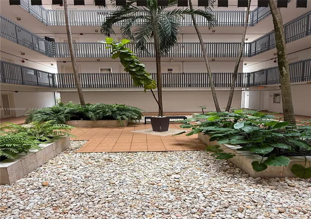 2nd image of 100 Ocean Ln Dr, Key Biscayne, FL 33149