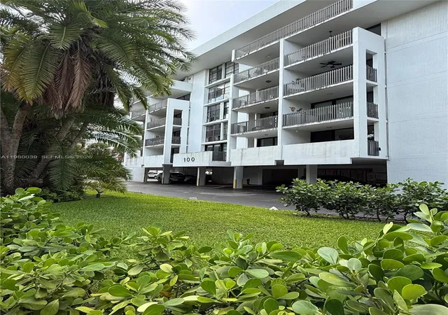 19th image of 100 Ocean Lane Dr #303, Key Biscayne, FL 33149 | MLS# A11980039