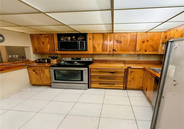 3rd image of 100 Ocean Ln Dr, Key Biscayne, FL 33149
