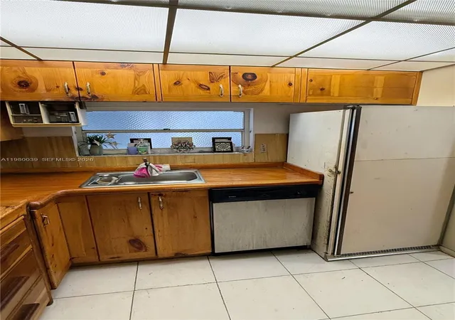 4th image of 100 Ocean Ln Dr, Key Biscayne, FL 33149