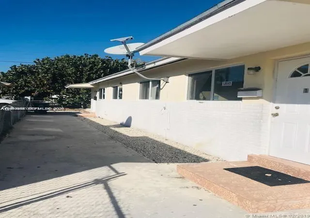 1st image of 752 Nw 3rd Ct, Hallandale Beach, FL 33009 | MLS# A11980208