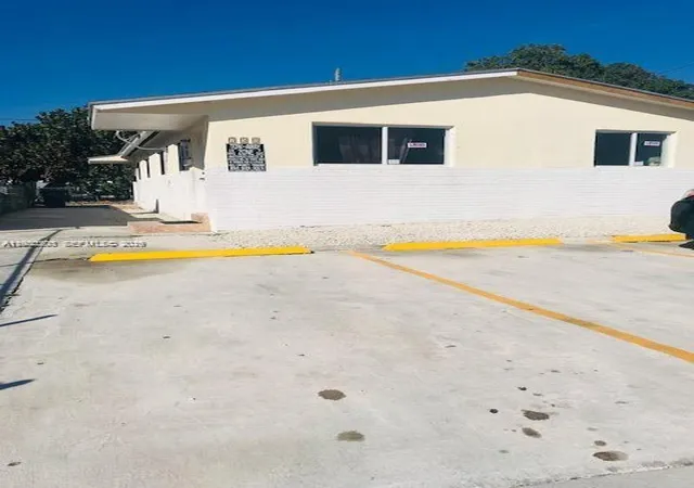 2nd image of 752 Nw 3rd Ct, Hallandale Beach, FL 33009 | MLS# A11980208