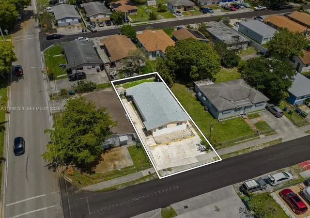 3rd image of 752 Nw 3Rd Ct, Hallandale Beach, FL 33009 | MLS# A11980208