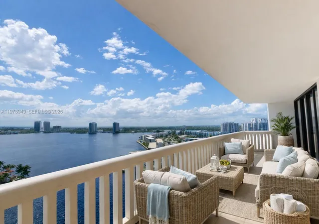 3rd image of 1000 W Island Blvd #1812, Aventura, FL 33160 | MLS# A11978949
