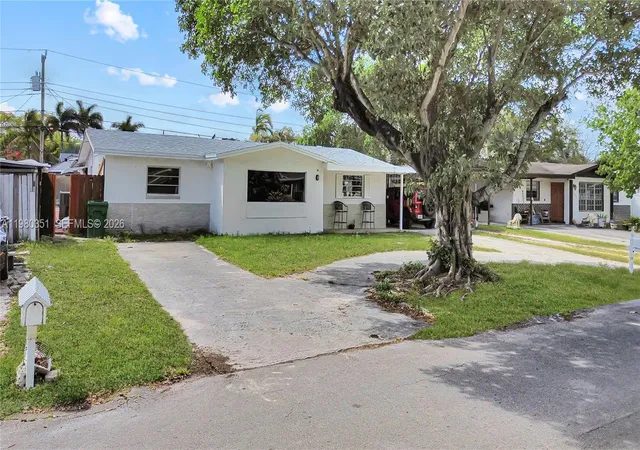 1st image of 5220 Sw 57th St, Davie, FL 33314 | MLS# A11980351