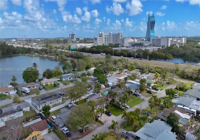 3rd image of 5220 Sw 57Th St, Davie, FL 33314 | MLS# A11980351
