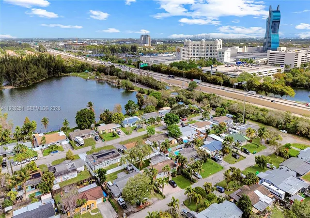 5th image of 5220 Sw 57Th St, Davie, FL 33314 | MLS# A11980351