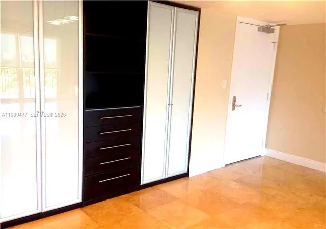 5th image of 19900 E Country Club Dr #806, Miami, FL 33180 | MLS# A11980477