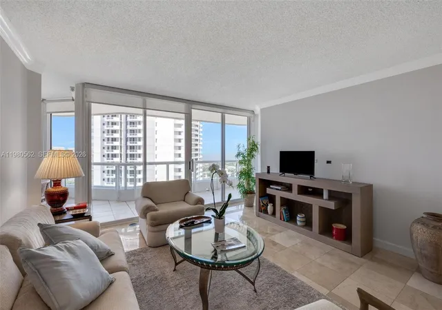 3rd image of 21205 Yacht Club Dr #1802, Aventura, FL 33180 | MLS# A11980562