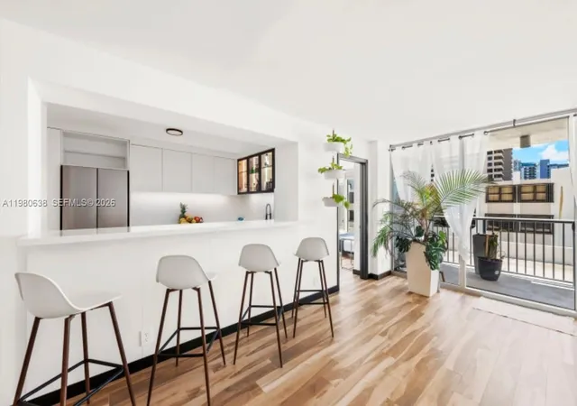 2nd image of 2655 Collins Ave #504, Miami Beach, FL 33140 | MLS# A11980638
