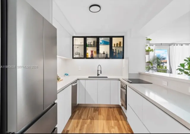 4th image of 2655 Collins Ave #504, Miami Beach, FL 33140 | MLS# A11980638