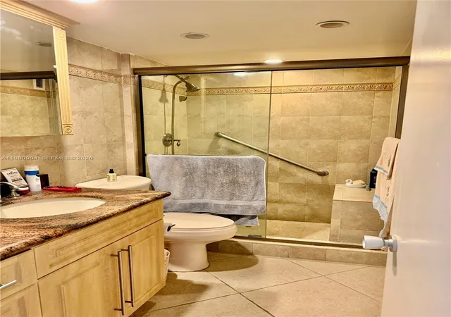 5th image of 5005 Collins Ave #304, Miami Beach, FL 33140 | MLS# A11980904