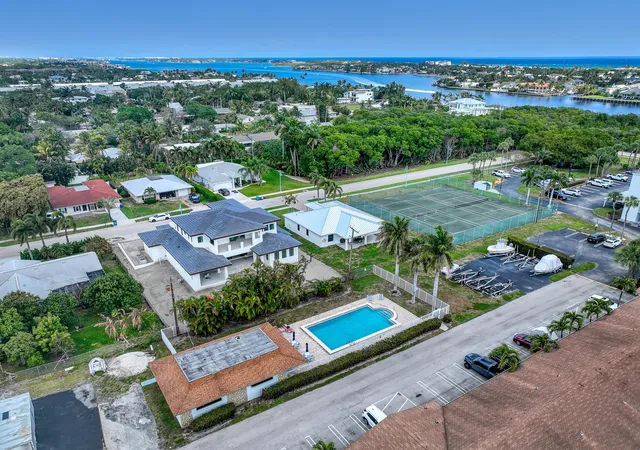 2nd image of 689 Ne 6Th, Boynton Beach, FL 33435