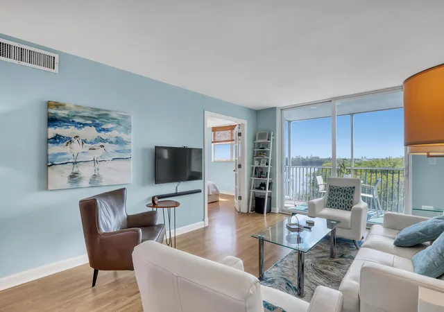 4th image of 689 Ne 6Th, Boynton Beach, FL 33435
