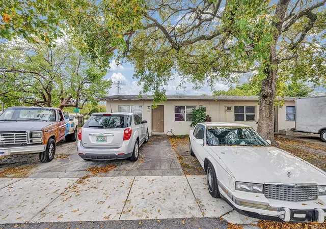 Photo 1 of Sale Pending at 2100 Nw 27th Street, Oakland Park, FL 33311 | MLS# B26000127 | Listing updated on 2026-09-22