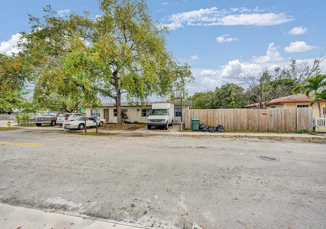 Photo 2 of Sale Pending at 2100 Nw 27th Street, Oakland Park, FL 33311 | MLS# B26000127 | Listing updated on 2026-09-22