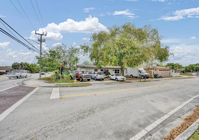 Photo 3 of Sale Pending at 2100 Nw 27th Street, Oakland Park, FL 33311 | MLS# B26000127 | Listing updated on 2026-09-22