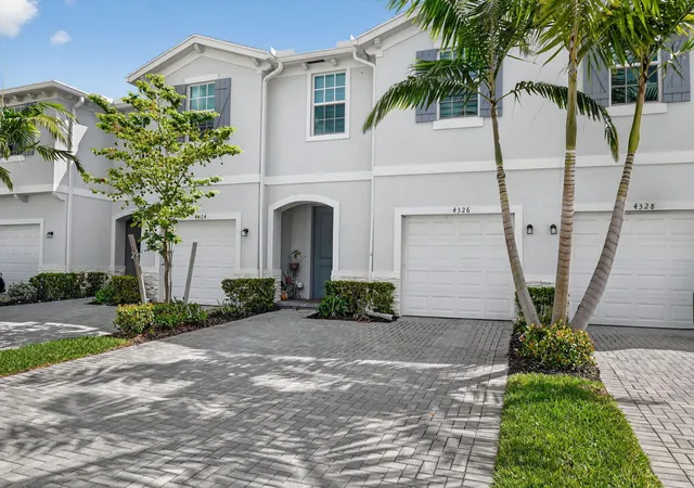 Photo 2 of Townhouse for sale at 4326 Hammock Grv Dr, Lake Worth, FL 33467 | MLS# B26000156 | Listing updated on 2026-09-23
