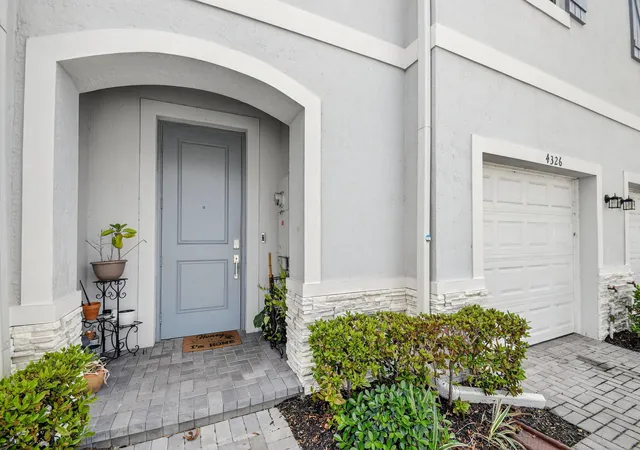 Photo 3 of Townhouse for sale at 4326 Hammock Grv Dr, Lake Worth, FL 33467 | MLS# B26000156 | Listing updated on 2026-09-23