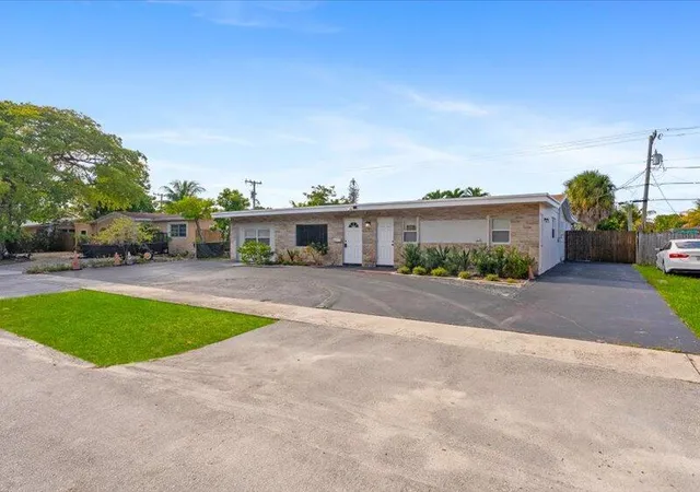 Homes for sale in Deerfield Beach, FL | 311 W Sample Rd, Deerfield Beach, FL 33064 | MLS# B26000171