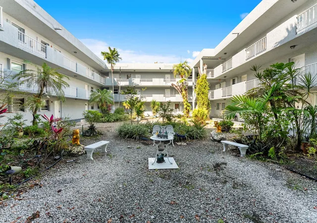 2nd image of 1725 W 60Th, Hialeah, FL 33012