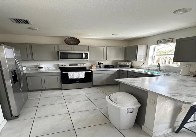 4th image of 497 Ne 4Th St, Florida City, FL 33034 | MLS# A11980780