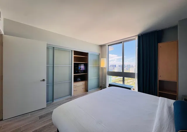 4th image of 18683 Collins #2303, Sunny Isles Beach, FL 33160 | MLS# B26000377