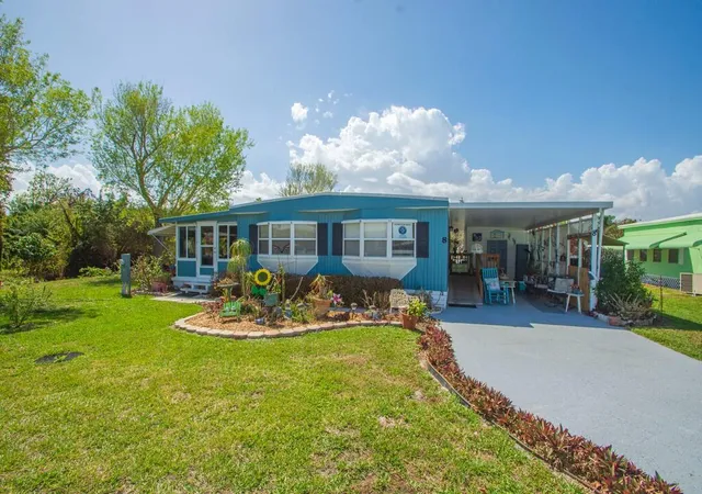 3rd image of 8 Santa Fe Ln, Port St Lucie, FL 34952 | MLS# B26000437