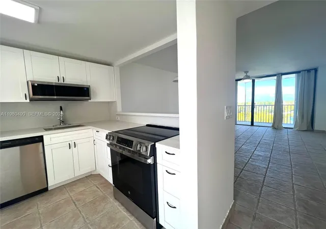 2nd image of 3475 N Country Club Dr #716, Miami, FL 33180 | MLS# A11980490