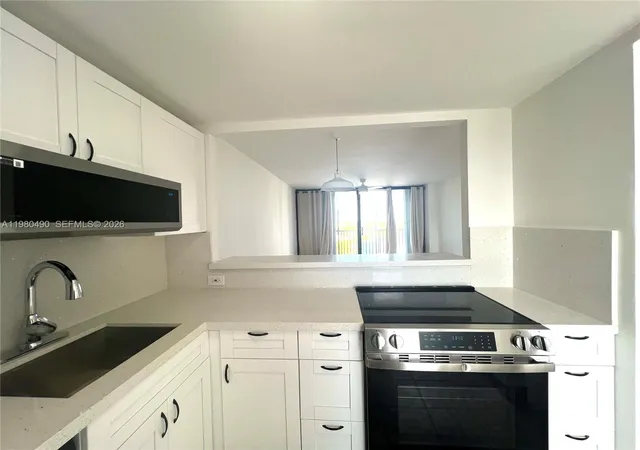 5th image of 3475 N Country Club Dr #716, Miami, FL 33180 | MLS# A11980490