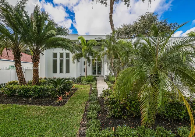 2nd image of 11780 Ne 8th Ave, Biscayne Park, FL 33161 | MLS# A11980883