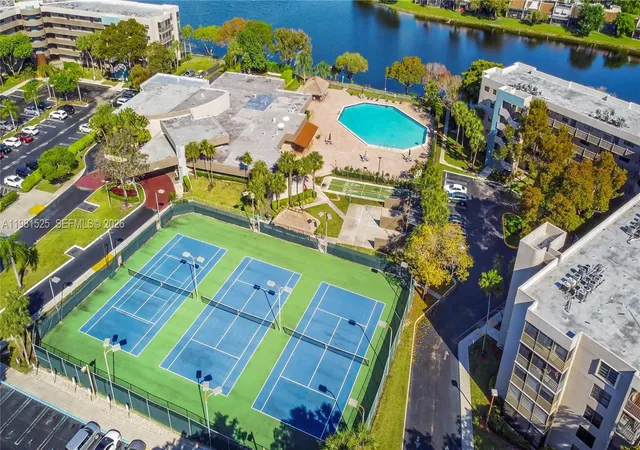 5th image of 1100 Colony Point Cir #201, Pembroke Pines, FL 33026 | MLS# A11981525