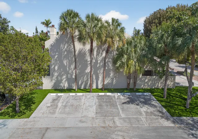 Photo 2 of Single family home for sale at 210 Washingtonia Ave, Lauderdale By The Sea, FL 33308 | MLS# B26000675 | Listing updated on 2026-09-25