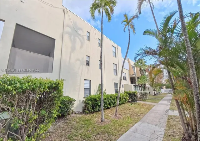 3rd image of 20300 W Country Club Dr #PH18-3, Aventura, FL 33180 | MLS# A11981786